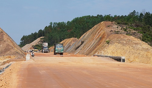 Thứ trưởng Bộ GTVT: Đẩy nhanh tiến độ cao tốc Cam Lộ - La Sơn
