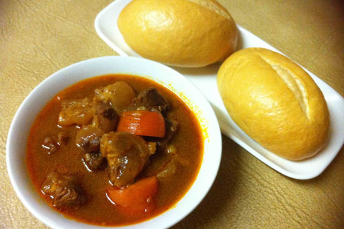 Cách làm bánh mì sốt vang ngon cho cả gia đình vào bữa sáng