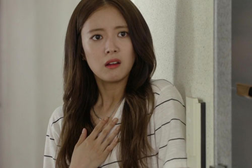 Muốn tạo bất ngờ cho chồng, tôi nấu nướng mặc thật đẹp tắt điện chờ sẵn...ai ngờ anh vừa bật điện, tôi chết đứng