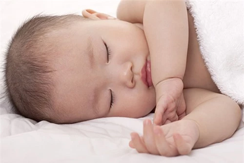 7 mẹo vặt giúp bé ngủ ngoan không quấy khóc
