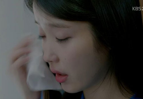 Đến nhà chồng sắp cưới chẳng ngờ phát hiện tâm địa độc ác của họ khi vô tình nghe họ hàng nói chuyện