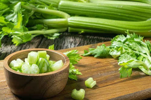 Ăn cần tây có nhiều tác dụng tuyệt vời, nhưng ăn cùng một thứ sẽ hại sức khỏe mà không có dinh dưỡng