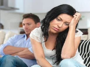 Kỳ lạ ông bố vạch trần con gái ngoại tình giúp con rể giành lại tài sản
