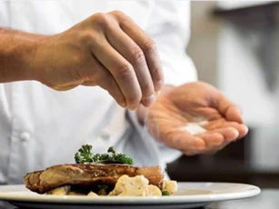 Những sai lầm khi nấu ăn dễ gây hại cho sức khỏe