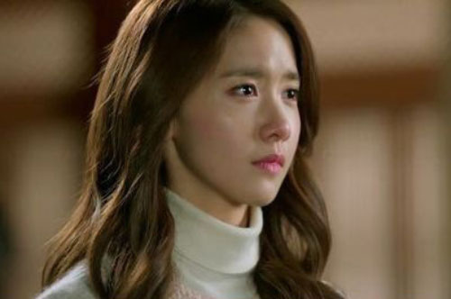 Vừa nhìn thấy ảnh chồng sắp cưới của tôi, cô bạn đồng nghiệp hốt hoảng thở không ra hơi