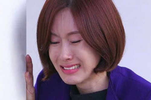 Nhờ quả dưa chuột cắn dở trong bếp cô bạn thân, tôi đau đớn phát hiện bí mật dơ bẩn của chồng