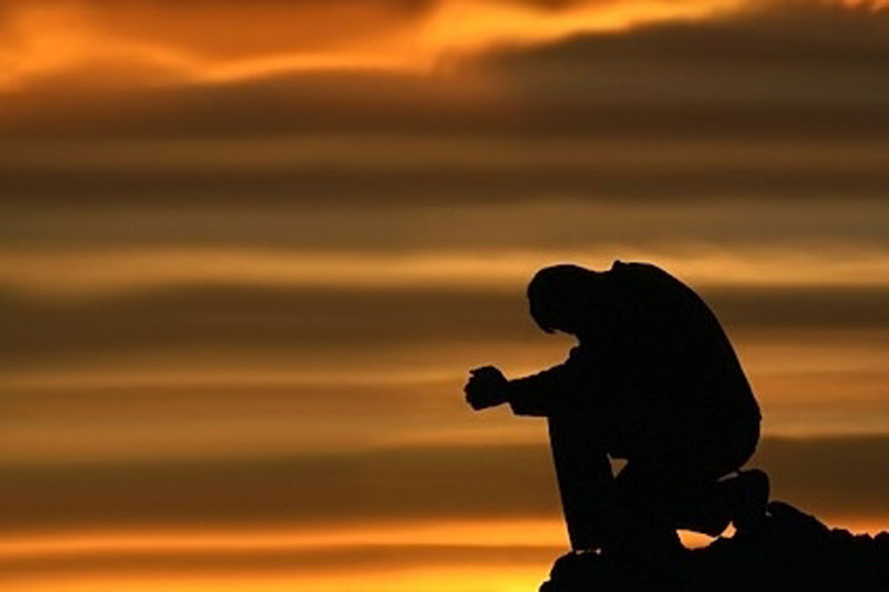 Câm nín nhìn vợ 3 lần ngoại tình để đánh đổi sự nghiệp