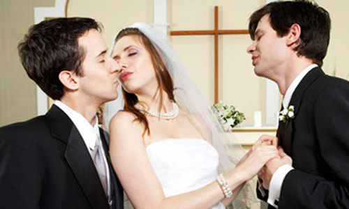 Chồng nhường vợ cho người tình chỉ sau một cú điện thoại