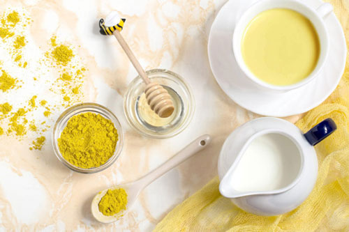 Tự làm mặt nạ bột nghệ trị mụn, nếp nhăn, sẹo và trắng da tại nhà