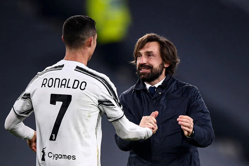 Ronaldo và HLV Pirlo.