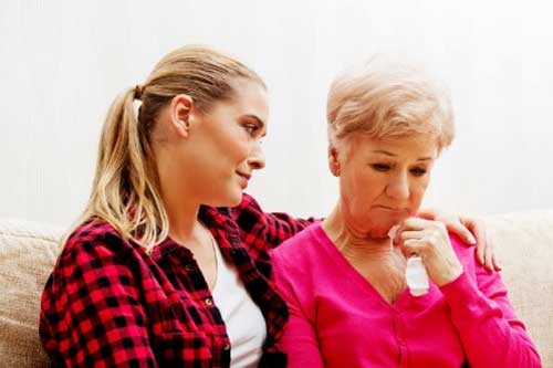 Những cách để sống chung với mẹ chồng thật dễ dàng