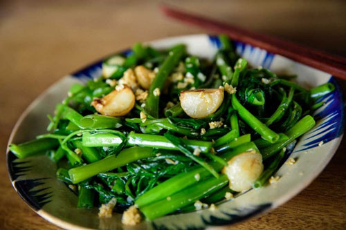 Làm đúng 3 bước này, rau xào xanh mướt, ngon như ngoài hàng