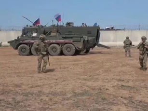 Xe bọc thép Nga bị đâm một cách bí ẩn ở Syria