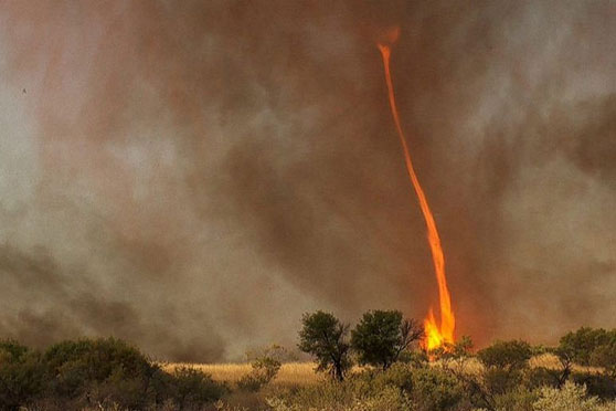 Khám phá hiện tượng vòi rồng lửa ma quái của tự nhiên