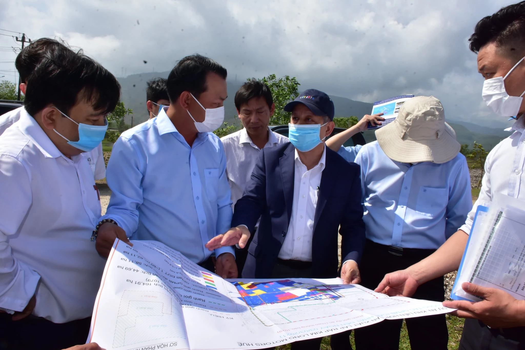 Chủ tịch UBND tỉnh Thừa Thiên Huế làm việc với các nhà đầu tư Cảng Chân Mây số 2 và số 3.