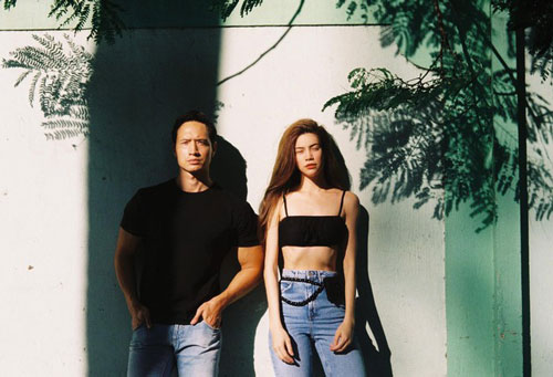 Hồ Ngọc Hà tình tứ bên Kim Lý, khoe eo săn chắc sau sinh chưa lâu gây ngưỡng mộ