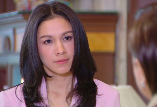 Đến nhà bạn thân mượn váy, tôi kinh hãi khi thấy một người đàn ông khỏa thân đang ngồi gọn trong tủ quần áo