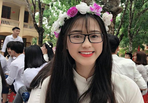 Loạt ảnh mới 'khui' thời học sinh cực dễ thương của Hoa hậu Đỗ Thị Hà