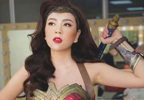 Hóa thân thành Nữ thần chiến binh, BTV Mai Ngọc đẹp bất chấp bản gốc