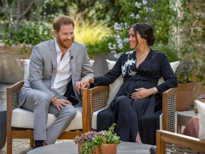 Cư dân mạng phản ứng kịch liệt trước cuộc phỏng vấn Meghan - Harry: Người bênh vực, kẻ chỉ trích vì nghi ngờ tạo drama - Ảnh 6.