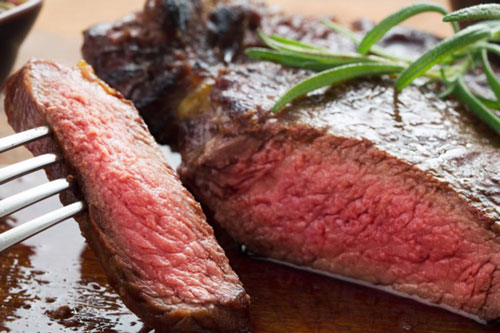 Món ăn triệu người thích, bò bít tết tái có an toàn?
