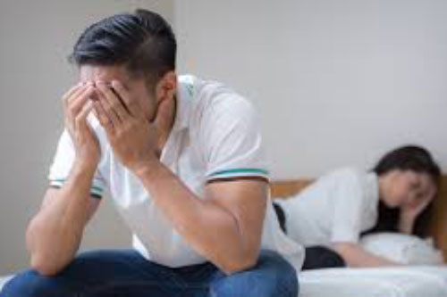 Suốt bữa ăn, cô đồng nghiệp chỉ gắp mỗi món sườn xào chua ngọt, để rồi tôi "hóa đá" khi phát hiện sự thật