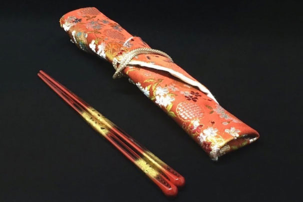 Ý nghĩa tặng đôi đũa trong văn hoá quà tặng của người Nhật Bản
