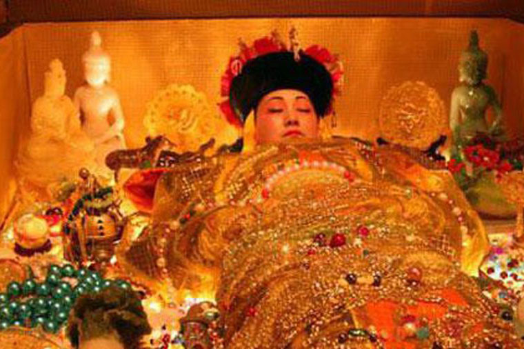 Hé lộ bí mật kho báu “mua được cả châu Âu” cất giấu trong Tử Cấm Thành