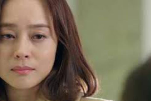 Em chồng ở chung nhà, tôi dặn tắm xong phải dọn dẹp cho sạch nhưng không hề nghe lời, nào ngờ ả nghĩ ra một trò khiến tôi bị mẹ chồng mắng té tát