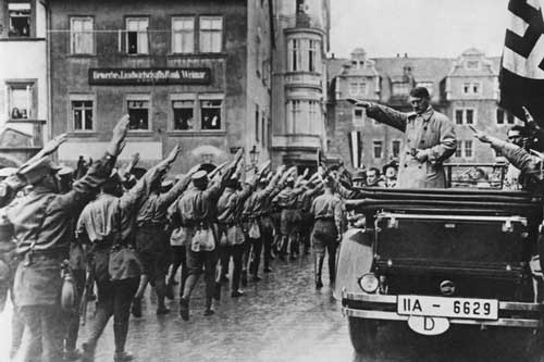 Trùm phát xít Adolf Hitler và những vận may "có một không hai", ít ai ngờ tới