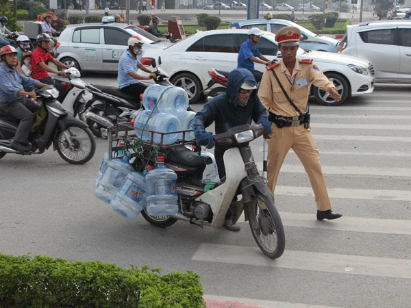 TP.HCM mở đợt cao điểm kiểm tra, xử lý xe “mù”, xe tự chế. TP.HCM mở đợt cao điểm kiểm tra, xử lý xe “mù”, xe tự chế.