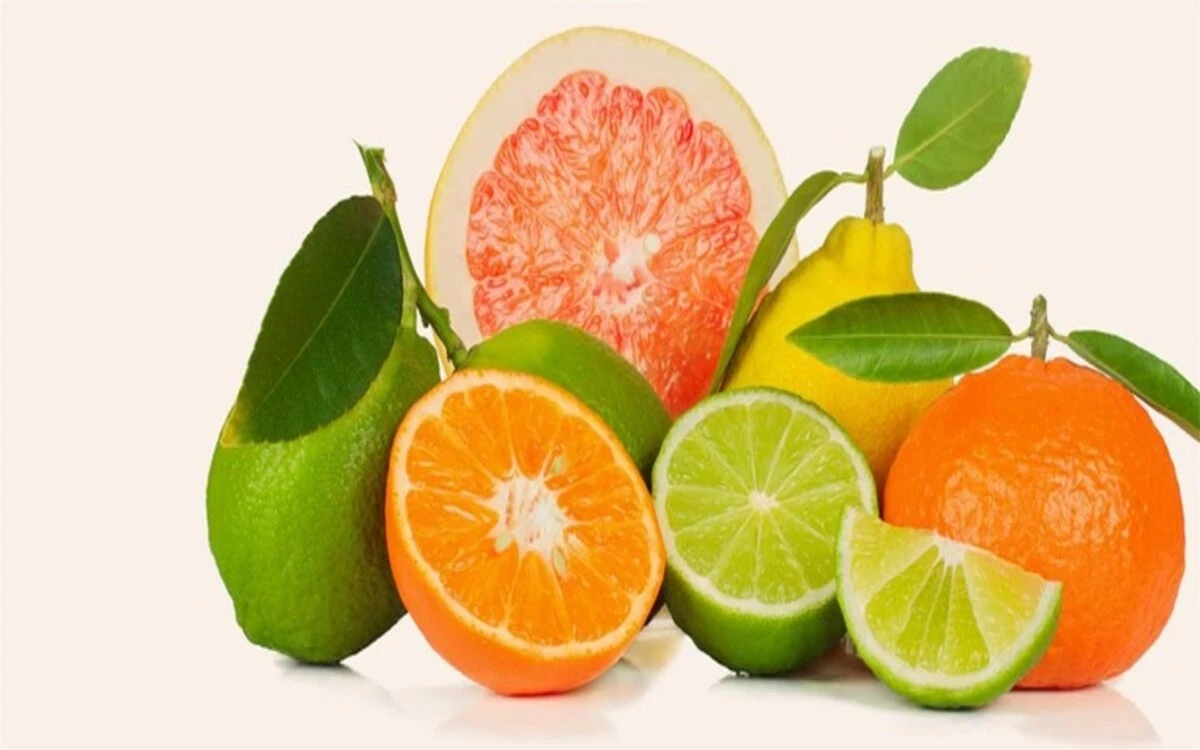 Trái cây họ cam quýt có thể cung cấp nhiều vitamin C giúp tăng cường hệ miễn dịch, từ đó góp phần ngăn ngừa, làm chậm quá trình tiến triển của bệnh viêm đa khớp dạng thấp.