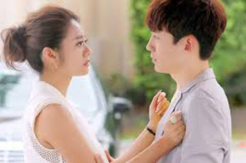 Vô tình gặp người yêu cũ của chồng, cô ta "cà khịa" một câu mà khiến tôi mất ăn mất ngủ