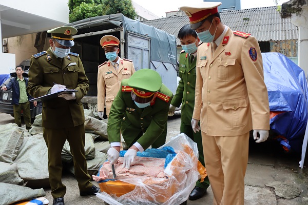 Bắc Giang: Chặn đứng 3,3 tấn nầm lợn đông lạnh đã bị nấm mốc