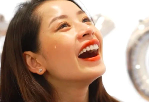 Chi Pu bật khóc vì được Mỹ Tâm khen giọng hát, netizen phản ứng cực gắt với loạt bình luận đọc mà mệt mỏi