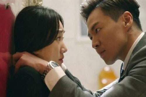 Giữ vợ theo cách quái đản, người chồng già khiến cô vợ trẻ khiếp vía mỗi khi đêm đến