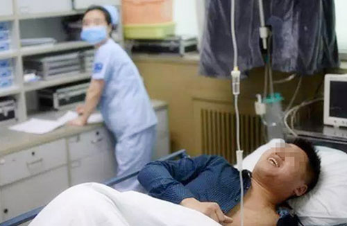 Người đàn ông có cả trăm viên sỏi thận vì thói quen này