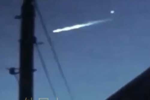 Quả cầu phát sáng bí ẩn nghi là UFO xuất hiện phía trên kim tự tháp Ai Cập