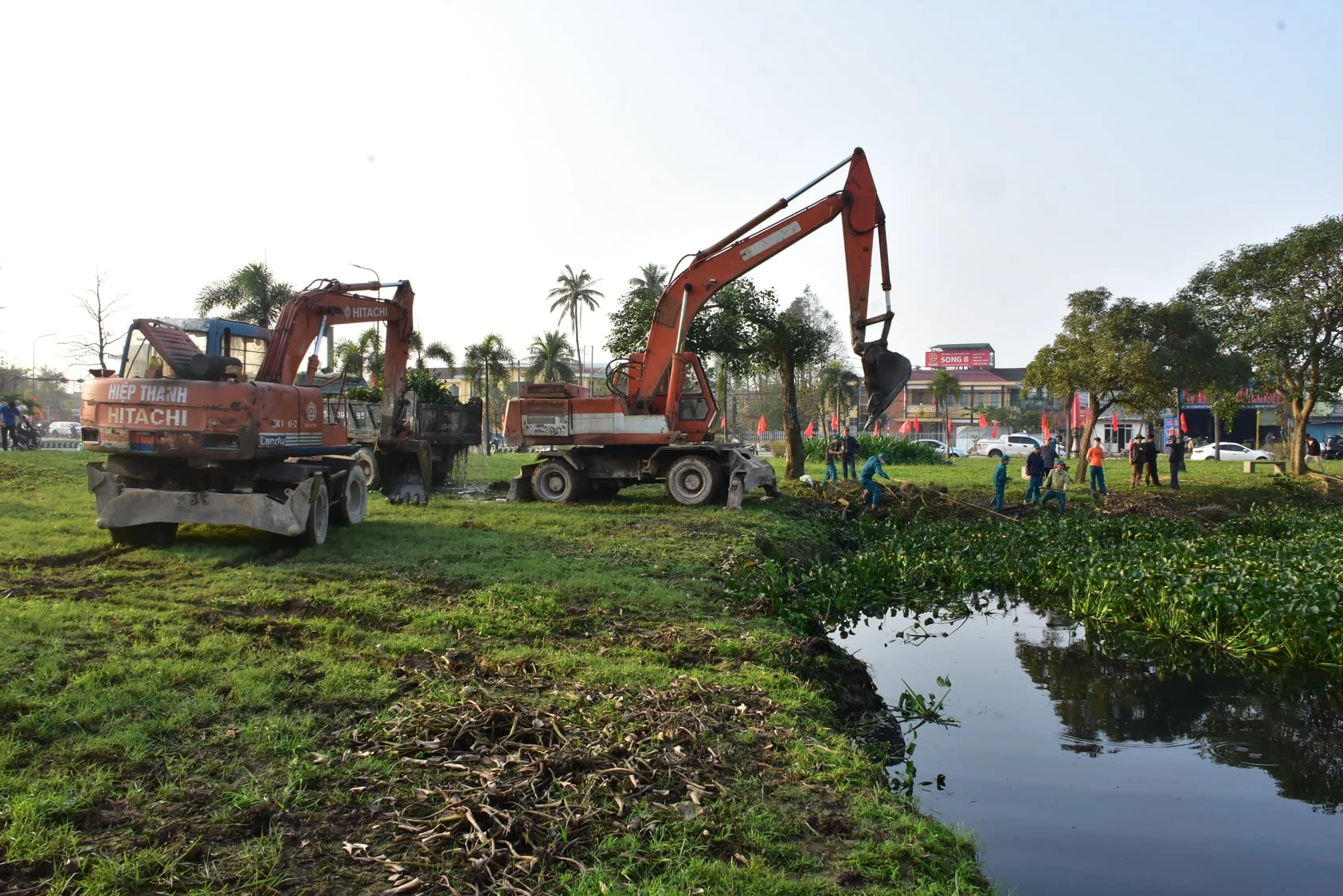 Cán bộ và các tầng lớp nhân dân trên địa bàn tỉnh Thừa Thiên Huế hưởng ứng rất tốt chương trình Ngày Chủ nhật xanh “Hãy hành động để Thừa Thiên Huế thêm Xanh - Sạch - Sáng”.