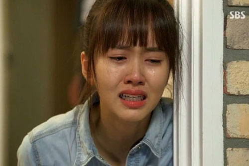 Chật vật "phục kích" đánh ghen chồng, tôi sốc ngất với cảnh tượng bên trong khi cánh cửa khách sạn vừa bật mở