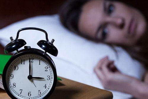 Trằn trọc, hay tỉnh dậy giữa đêm cảnh báo bất thường về sức khỏe