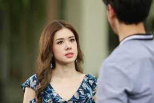 Mở tiệc tân gia, chồng không mời bố mẹ vợ vì khinh nghèo "chẳng giúp được gì", song giỏ quà đến muộn lại khiến gã méo mặt