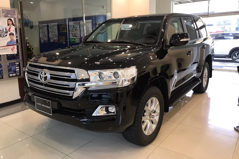 9. Toyota Land Cruiser (doanh số: 16 chiếc).