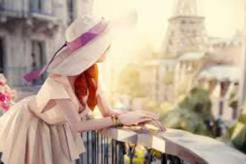 Mỗi ngày về, nhìn tờ giấy mẹ dán khắp nơi trong nhà mà tôi kiệt quệ