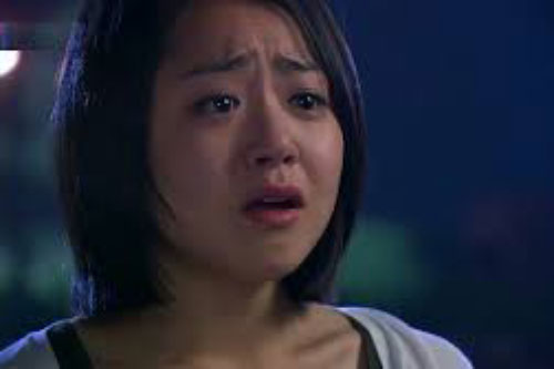 Phát hiện sợi dây chuyền vàng trong cốp xe của vợ, tôi truy hỏi liền bị cô ấy trách mắng: "Anh hại em rồi"