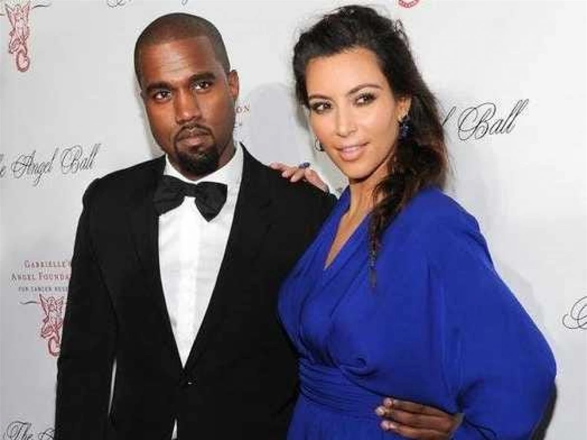 Tháng 12/2012: Kanye thông báo rằng Kim đang mang thai đứa con đầu tiên của hai người. Kim xác nhận điều này và chia sẻ: "Kanye và tôi đang chờ đợi một em bé. Chúng tôi cảm thấy may mắn và hạnh phúc".