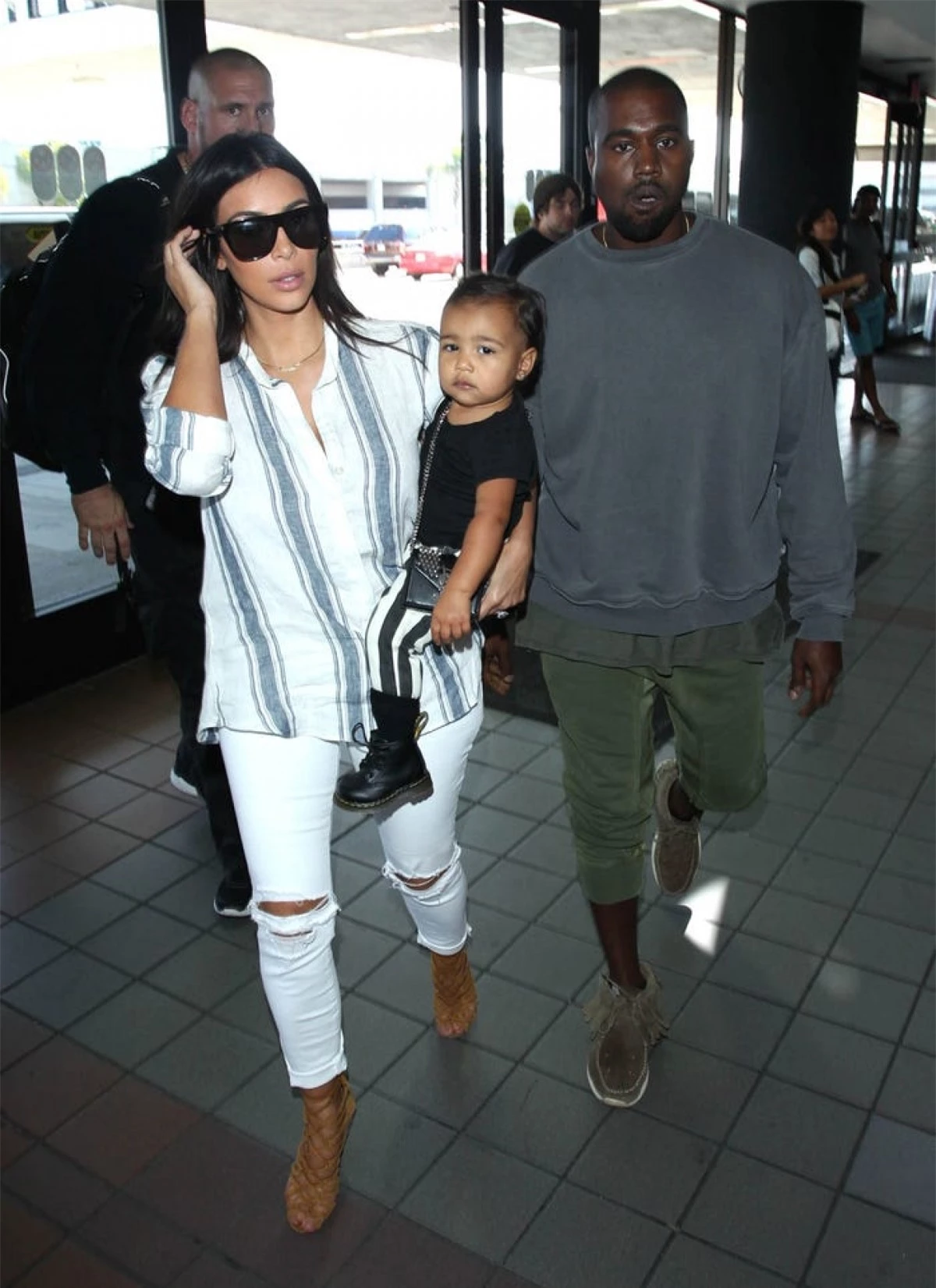 Tháng 6/2013: Cặp đôi Kanye và Kim chào đón sự ra đời của bé North West. Em bé được sinh ra lại Los Angeles.