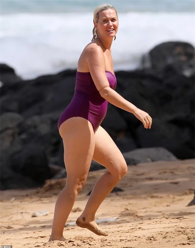 Lộ hình thể đẫy đà khi mặc đồ bơi, mẹ bỉm sữa Katy Perry ghi điểm với mặt mộc xuất sắc - ảnh 9