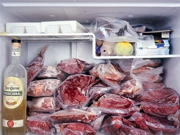Sai lầm khi tích trữ thịt trong tủ lạnh đang 