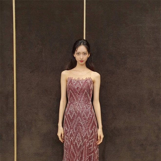 Sốc visual bộ ảnh rich kid xấc láo nhất Penthouse Han Ji Hyun hồi làm mẫu váy cưới: Xinh điên đảo, ở ngoài khác hẳn trên phim - Ảnh 16.